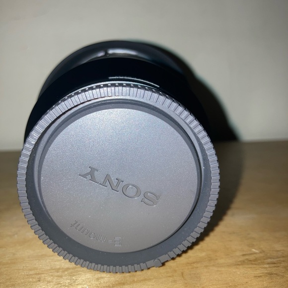 Sony - 24-70mm f/4 Zoom Lens for Most a7-Series - Picture 4 of 6